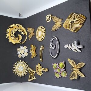 Monet Brooches lot of 16